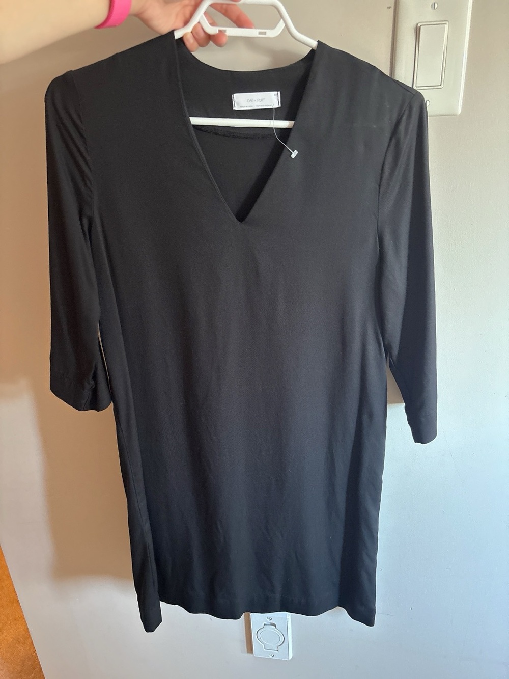 OAK + FORT Black V-Neck 3/4 Sleeve Tunic dress